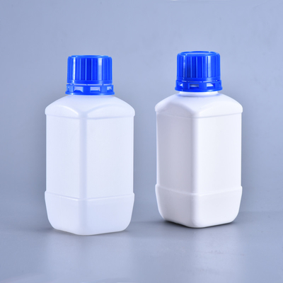 Leere weiße HDPE-Plastikflaschen für die Flüssigkeitslagerung
